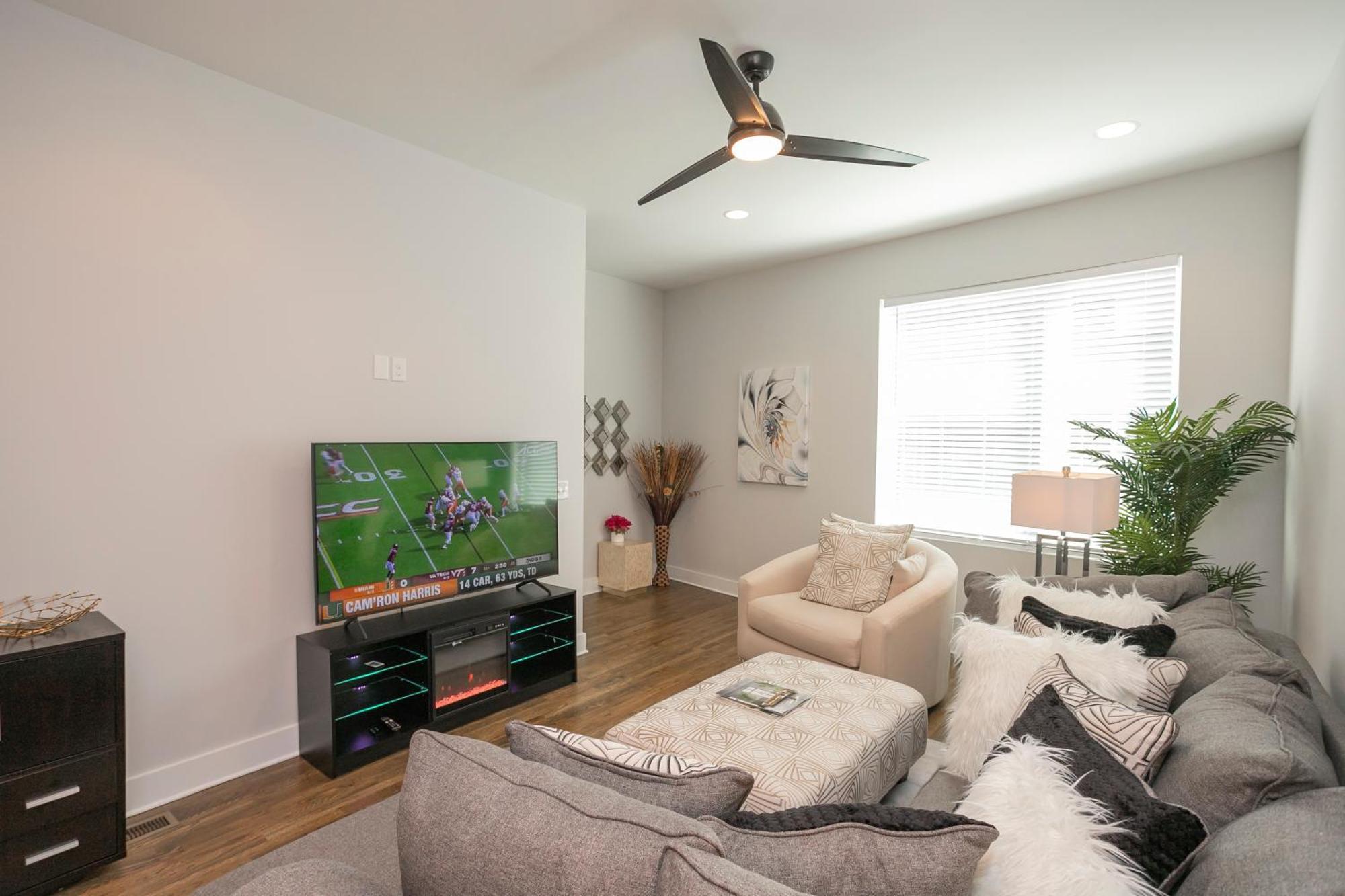 Luxury Townhome Skyline Views Mins To Dt 纳什维尔 外观 照片