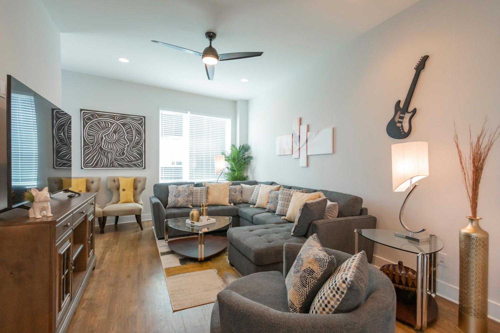 Luxury Townhome Skyline Views Mins To Dt 纳什维尔 外观 照片